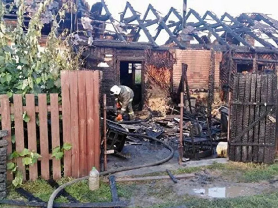 Трое взрослых и два ребенка погибли при пожаре в Курганской области