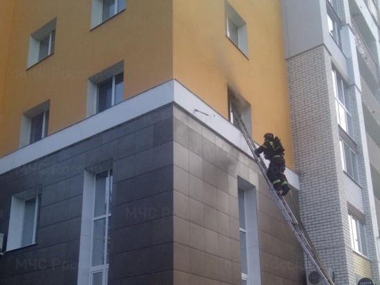 10 человек эвакуировали при пожаре на улице Дуки в Брянске