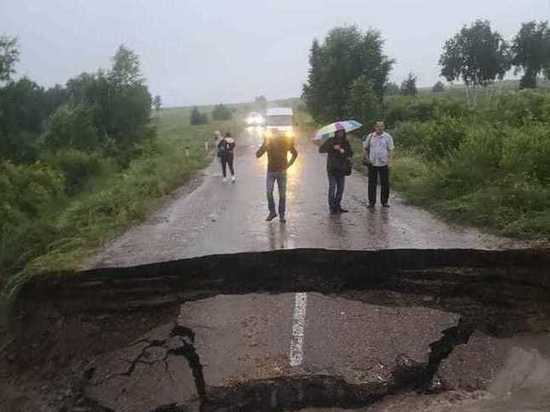 Водителей призвали объезжать размытые паводками дороги в Забайкалье