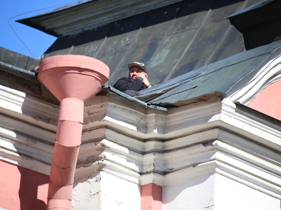 «Колючкой под током огородить»: Петербуржцы обсудили способы спасения крыш от шумных вечеринок