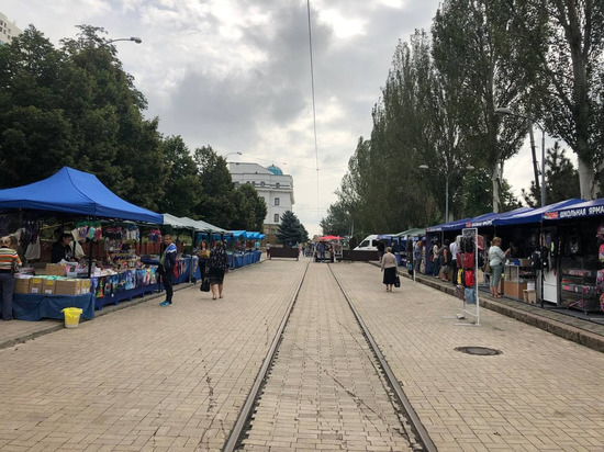 В Донецке открыли школьную ярмарку