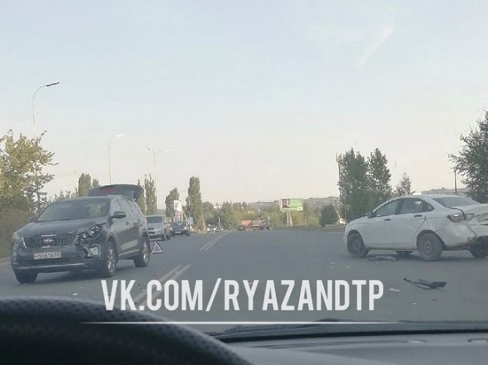 На Восточной окружной дороге в Рязани столкнулись Lada и Kia
