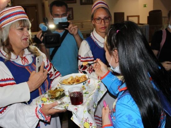 Печеной картошкой встретили в Уфе белорусских спортсменок