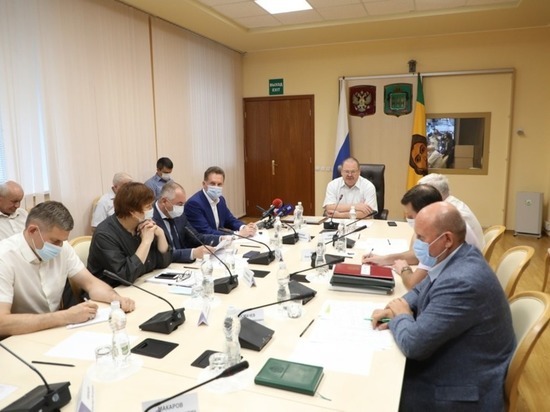 Олег Мельниченко недоволен ситуацией с поборами в школах и детсадах
