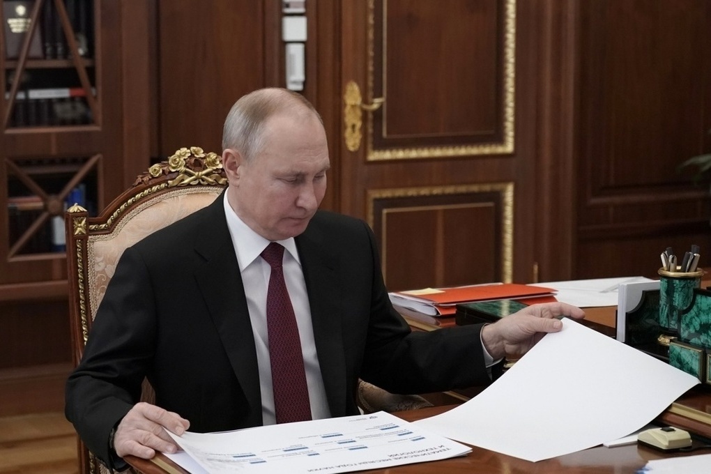 Путин: масштаб лесных пожаров носит абсолютно беспрецедентный характер