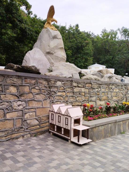 Дома для кошек появились в парке Железноводска