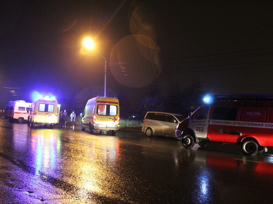 Машина скорой в Магадане попала в аварию