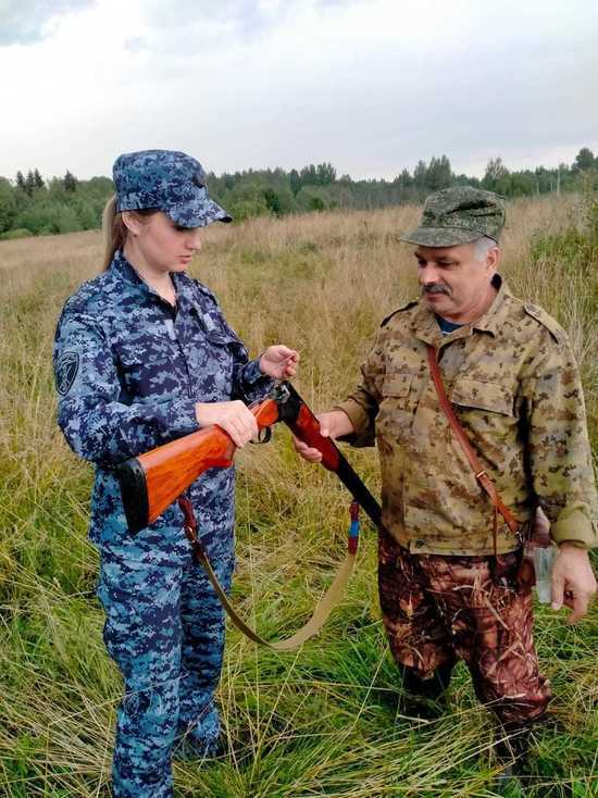 Два административных нарушения выявили после проверки охотников в Псковской области