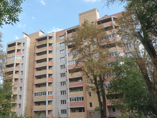 В Кирове достраивают еще один проблемный дом на улице Гороховской, 81