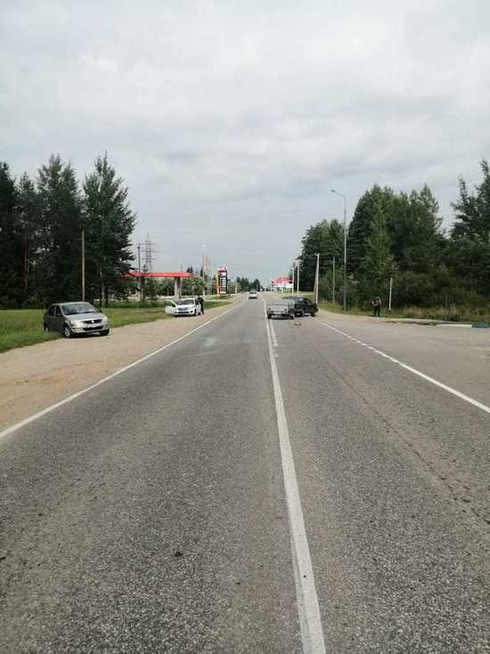 Пожилой водитель спровоцировал ДТП на выезде с заправки в Тверской области