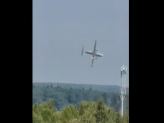 Опубликовано видео падения военного самолета Ил-112В возле аэродрома  Кубинка - МК