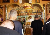 В храме исправительной колонии города Донской состоялась Божественная литургия в освящением воды и меда