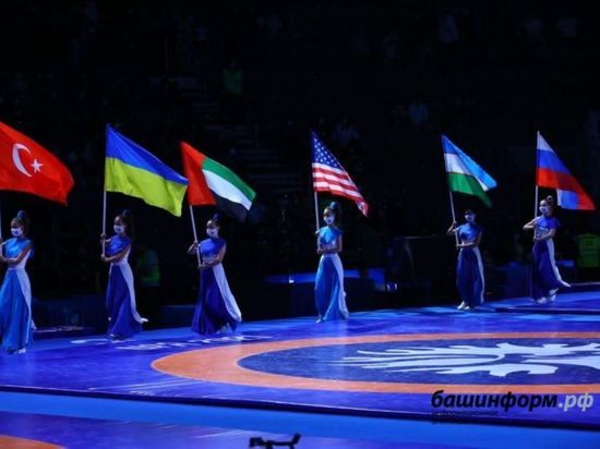 Танцами открыли чемпионат мира по борьбе среди юниоров в Уфе