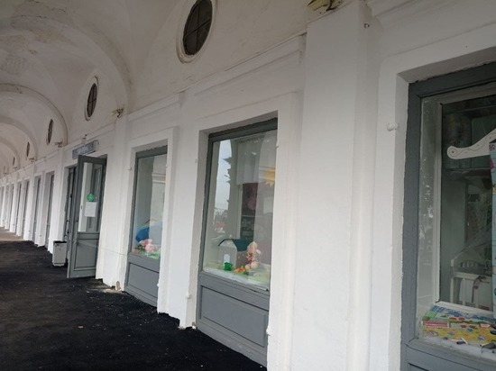 В Костроме арендатору, закатавшему в асфальт участок галереи в Красных рядах, предстоит работа над ошибками