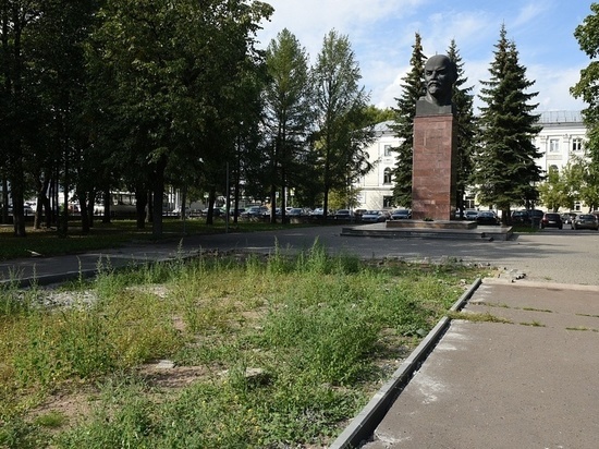 В Кирове сквер на площади ХХ Партсъезда благоустроят к октябрю
