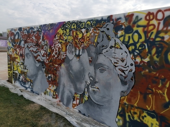 В Туле на Казанской набережной появилось новое граффити