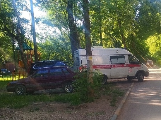 В Туле на Кутузова в припаркованной машине нашли труп 40-летнего мужчины