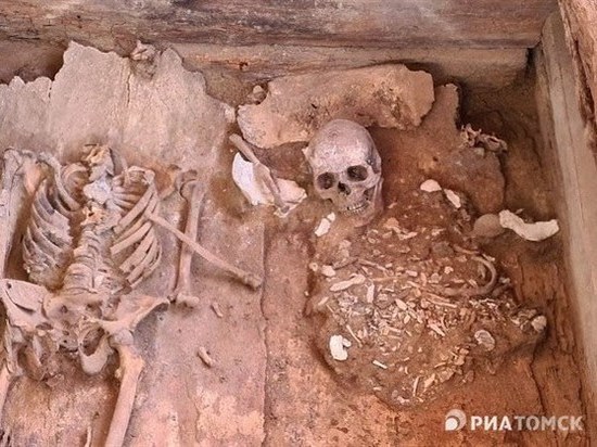 Археологи из Томска и Питера нашли в Хакассии уникальную сохранившуюся могилу