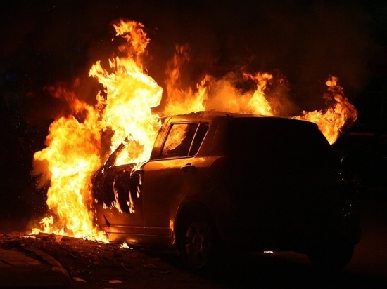 В Ивановской области в ночном пожаре сгорел автомобиль
