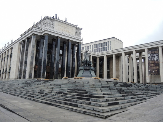 Подробности избиения в «Ленинской» библиотеке: охранник не пускал безмасочных