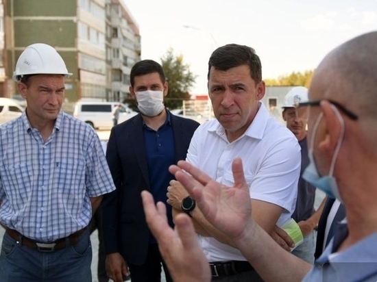 Куйвашев проверил готовность школ и вручил «взрывпакеты»