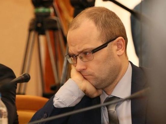 СКР предъявил омскому министру обвинение из-за ненадлежащего исполнения обязанностей