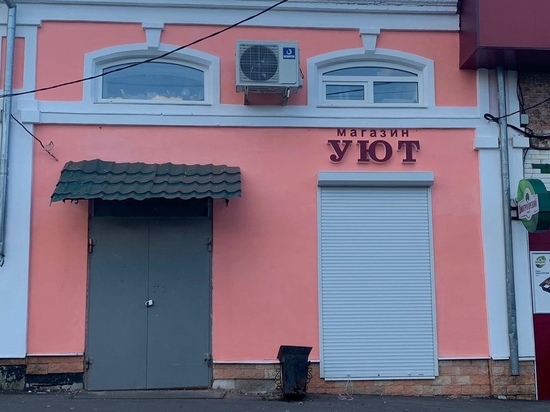 В Рыльске Курской области продолжают демонтировать незаконную рекламу