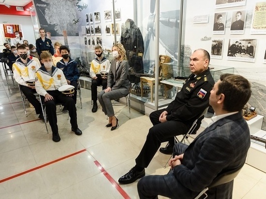 В музее ВВС Северного флота шла речь о насущных проблемах и чаяниях молодежи Заполярья