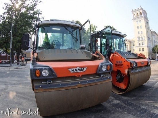 Строители обещают закончить ремонт на Маяковского в Смоленске ко Дню города