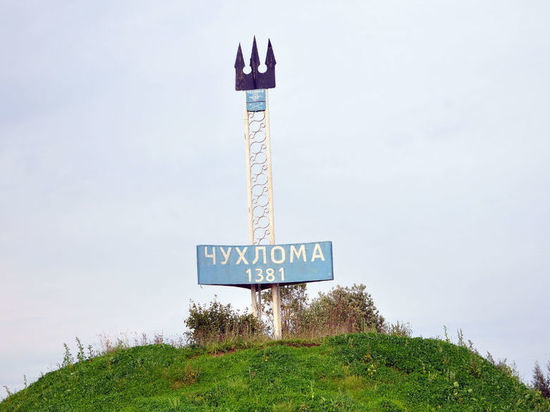 В костромской Чухломе бригада ЖКХ работает над устранением прорыва в водопроводе