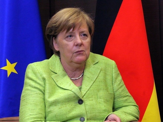 У Меркель зазвонил телефон во время переговоров с Путиным