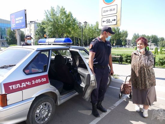 Росгвардейцы помогли 77-летней жительнице Кызыла добраться до дома