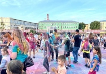 20 августа в Туле начались торжества по случаю государственного праздника - Дня флага. Туляков и гостей города приглашают отдохнуть и повеселиться на Казанскую набережную.