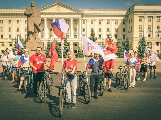 В Смоленске провели велопробег в честь Дня Флага России