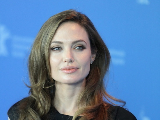 Анджелина Джоли зарегистрировалась в Instagram и опубликовала письмо девочки из Афганистана