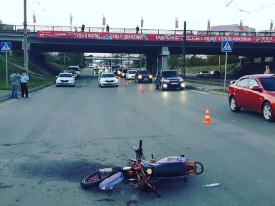 17-летний байкер сбил женщину и ребенка в Барнауле