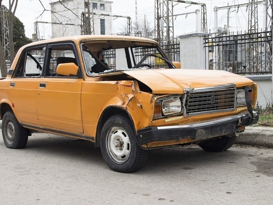 В Макеевке грузовик протаранил «шестерку»: пострадали дети