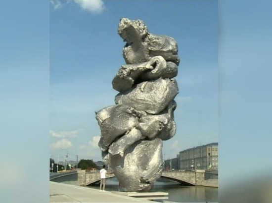 В Петербург из Москвы приедет 12-метровая шведская скульптура из алюминия
