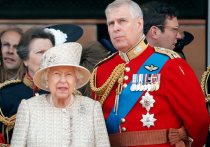 Скандал вокруг девятого на очереди наследника британского престола принца Эндрю набирает обороты