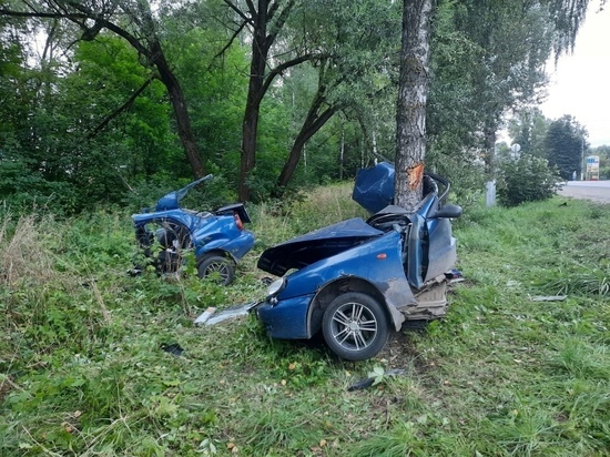 Опубликованы фото с места смертельной аварии в Твери