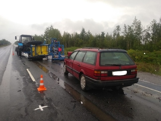 Под Новгородом при столкновении иномарки с трактором пострадал ребенок