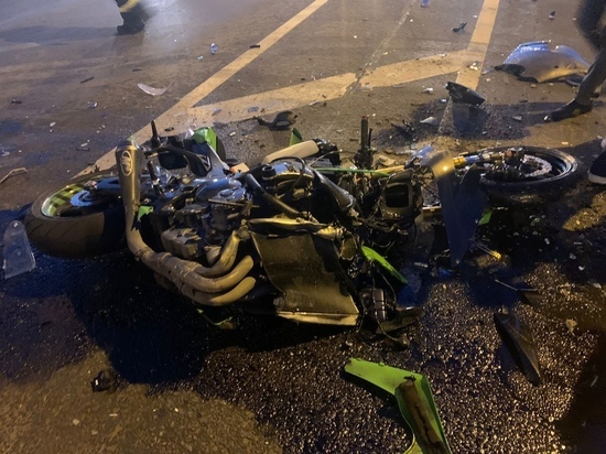 Мотоциклист погиб под колесами бетономешалки на Октябрьской набережной
