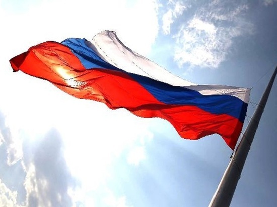 Глава Серпухова поздравила жителей с Днём российского флага