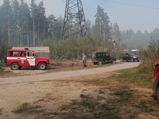 Сады и две базы отдыха эвакуируют из-за пожара под Первоуральском