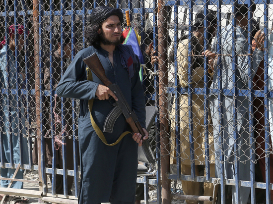 Запад сквозь пальцы смотрел на шокирующую коррупцию в Кабуле