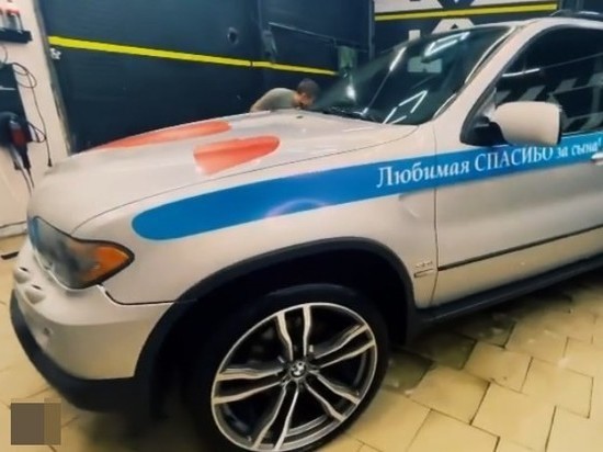 Петербуржец затюнинговал семейный BMW под авто полицейских