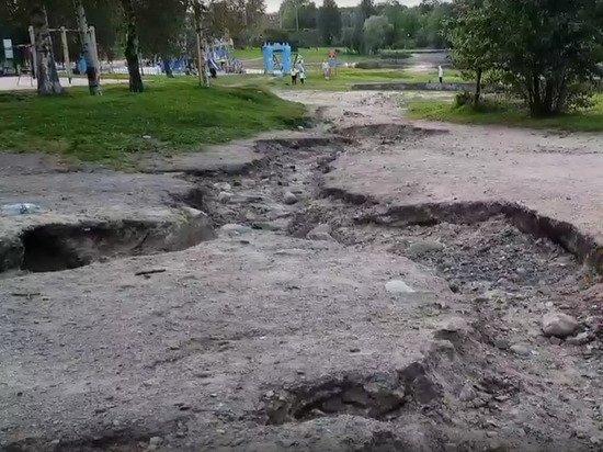 Ужасы нашего городка: спуск на пляж в Петрозаводске размыло
