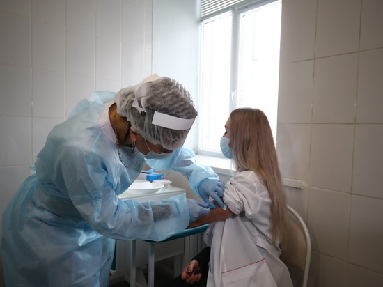В Волгоградской области COVID-19 заразились 348 человек, 15 – умерли