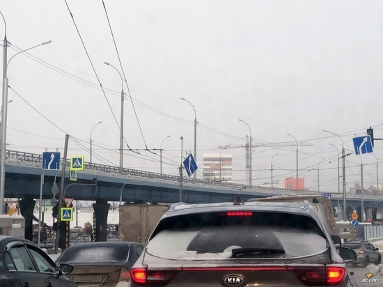 Труп обнаружили прохожие под мостом на площади Будагова в Новосибирске