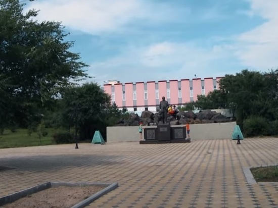 Строители – о вандалах в сквере Краснокаменска: Каждое утро, как после бомбежки